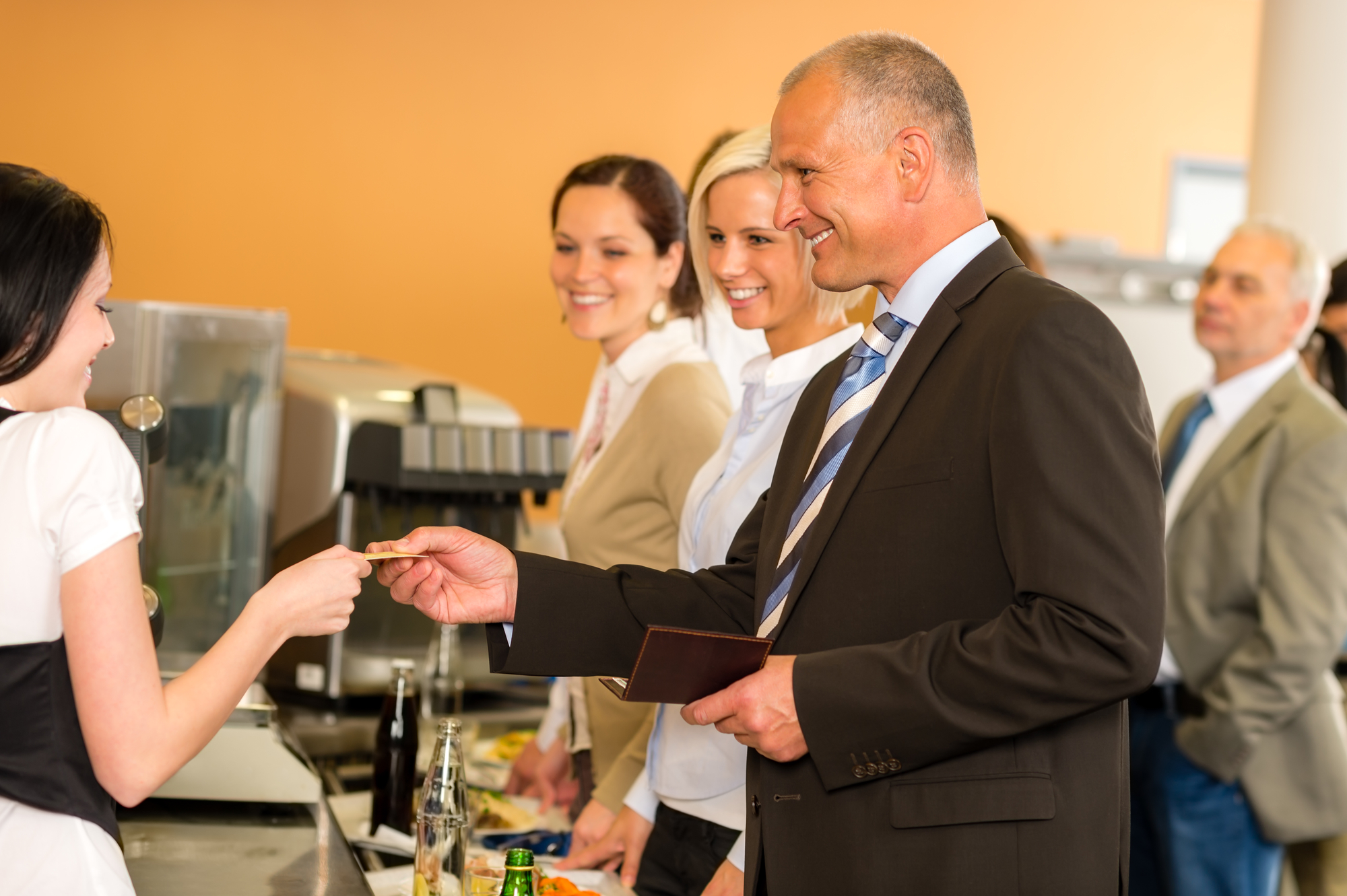 Na área da saúde é obrigatório o empregador fornecer a alimentação?